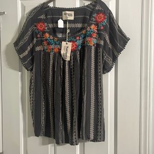 NWT 2X Savanna Jane Gray Embroidered Top